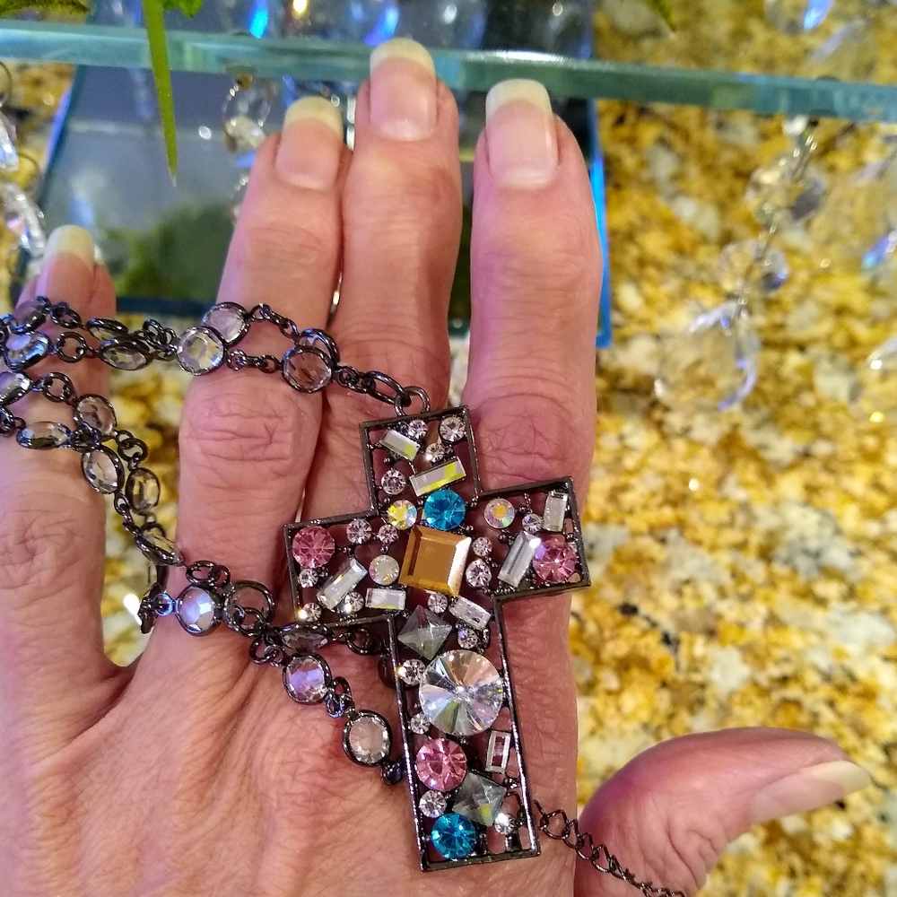✝️💕 Crystal cross necklace - Picture 4 of 7